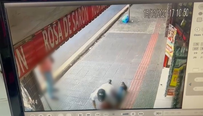 Homem esfaqueado em galeria de Londrina morre no hospital