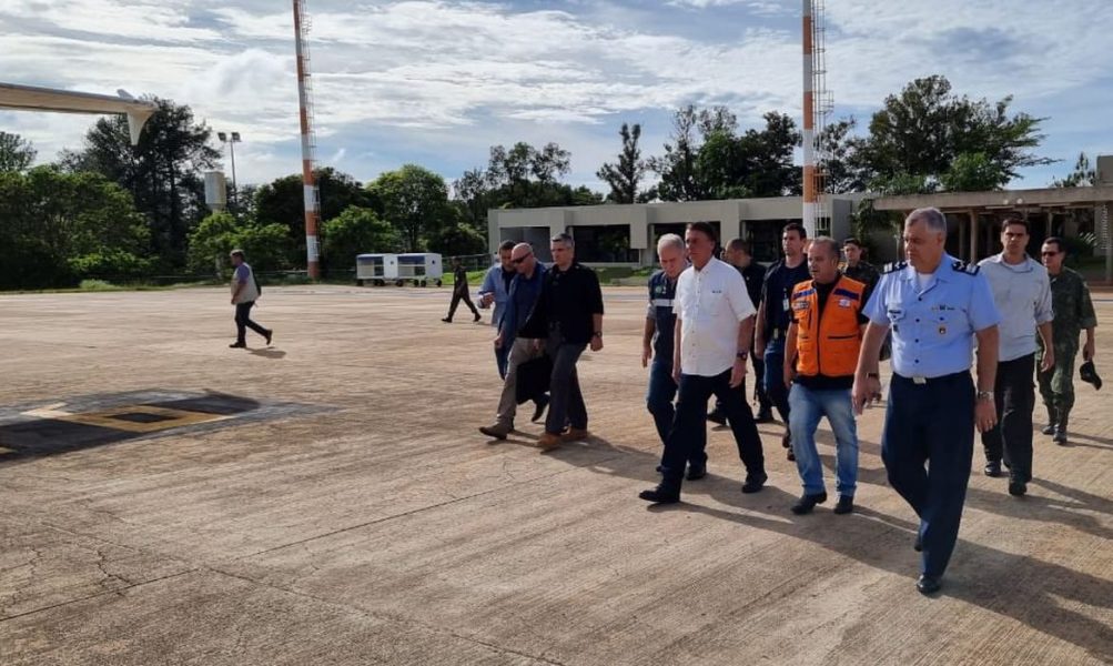 Presidente e ministros sobrevoam áreas atingidas pelas chuvas na Bahia