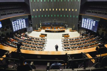 Saiba como cada parlamentar paranaense votou sobre o aumento do fundão eleitoral