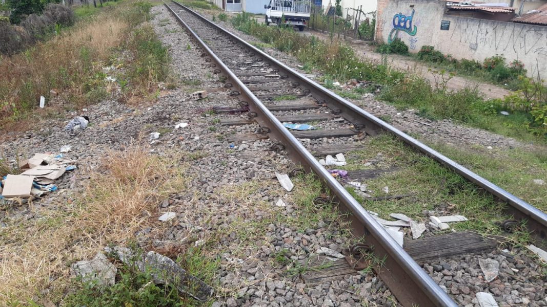 Jovem morre atropelado por trem no bairro Cajuru, em Curitiba