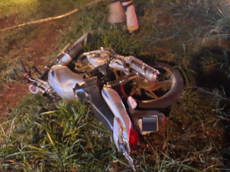 Motociclista morre e garupa fica ferido após acidente na Avenida Colombo, em Maringá