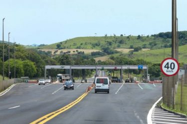 Pedágio no PR: projeto de deputado da oposição tenta revogar cessão de rodovias