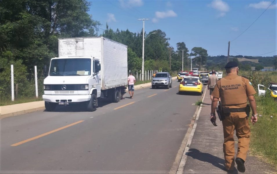 Suspeitos fazem caminhoneiro refém em Araucária; três são presos e dois morrem