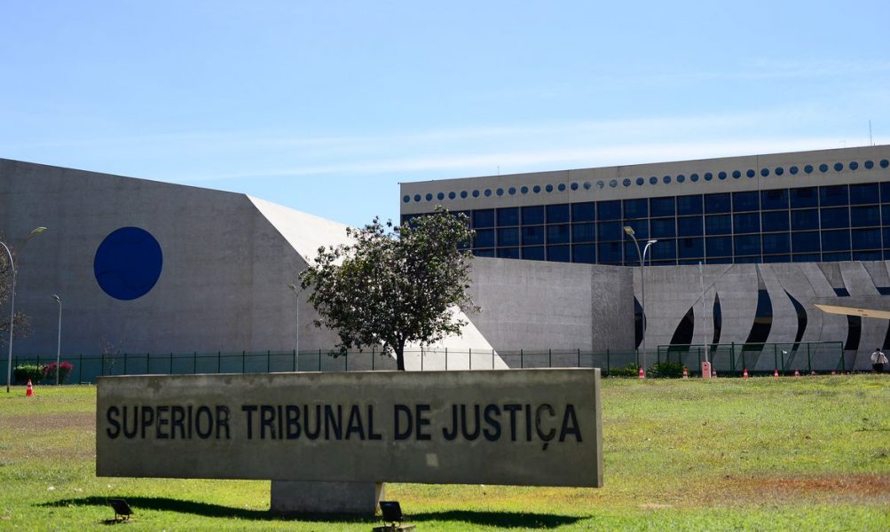 Senadores pedem criação do TRF Paraná ao STJ