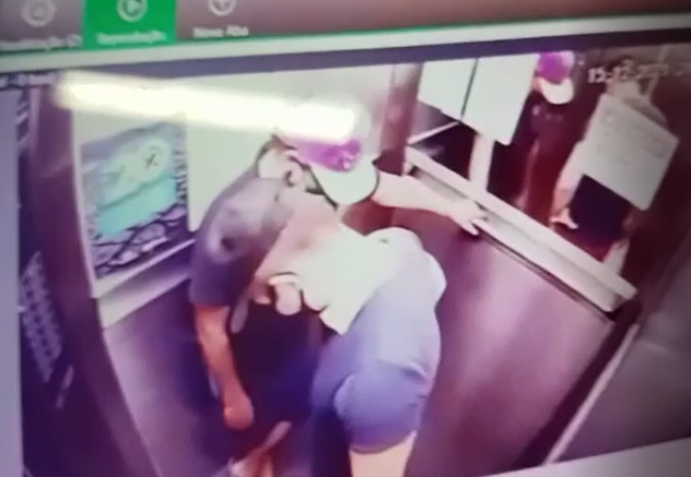 Câmeras flagram suspeito de matar professor em elevador do prédio; vídeo