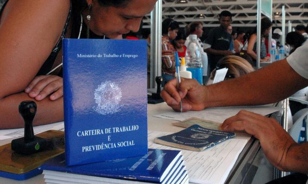 2022 com carteira assinada: confira as vagas em Curitiba e Região