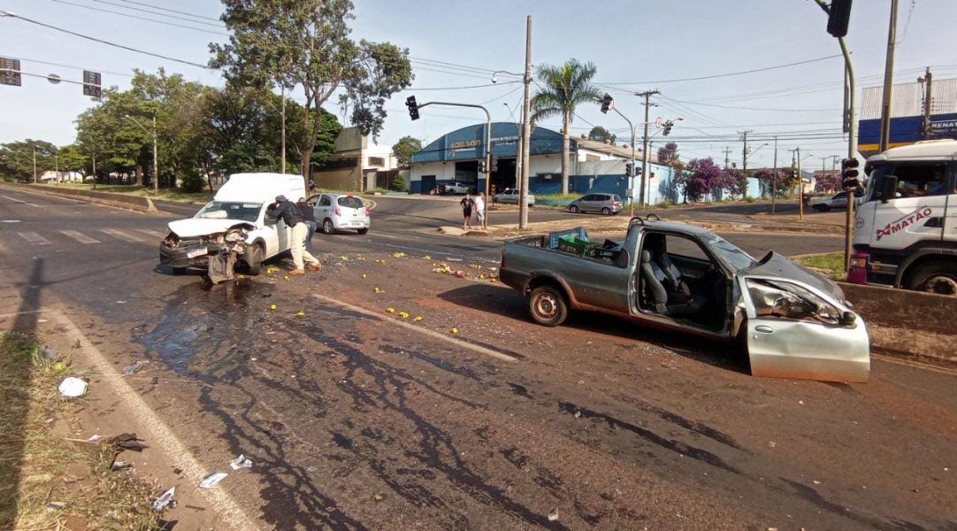 Acidente causa congestionamento na Av. Brasília, em Londrina