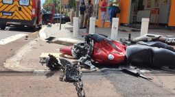 Vídeo: motociclista quase tem pé amputado em acidente no Centro de Cascavel