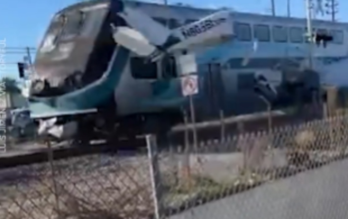 Vídeo: Avião cai em trilho de trem e piloto é salvo segundos antes de impacto