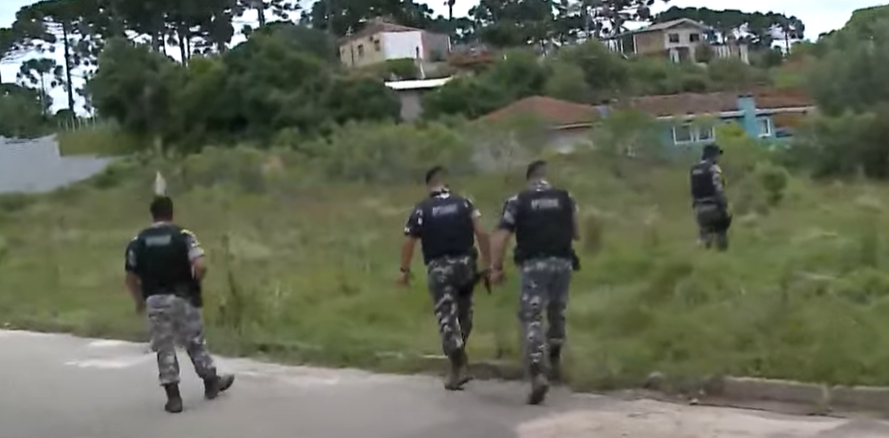 Casal suspeito de roubar casas em Fazenda Rio Grande é preso