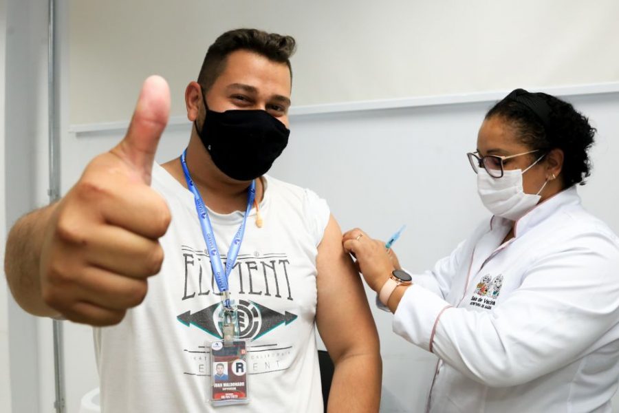 Maringá realiza ‘Corujão da Vacina’ contra covid-19 para trabalhadores