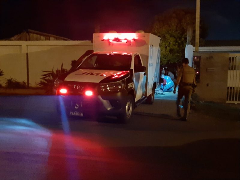 Homem é executado com mais de 60 tiros no portão de casa, em São José dos Pinhais