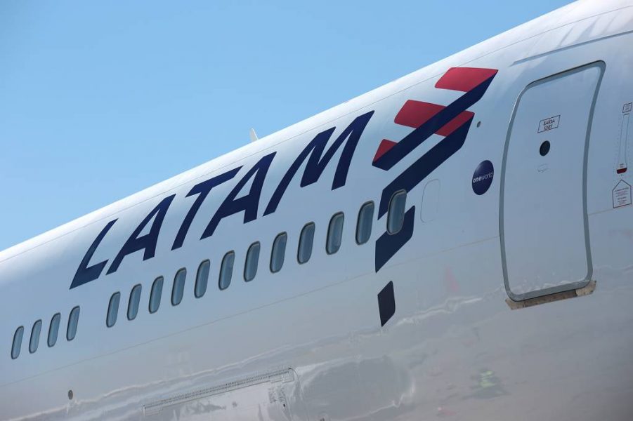 Latam cancela 132 voos devido ao surto de covid; confira lista
