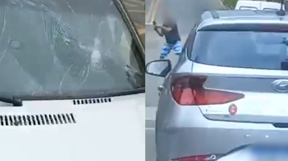 Motorista enfurecido no trânsito pega tachão e quebra parabrisas de carro; assista