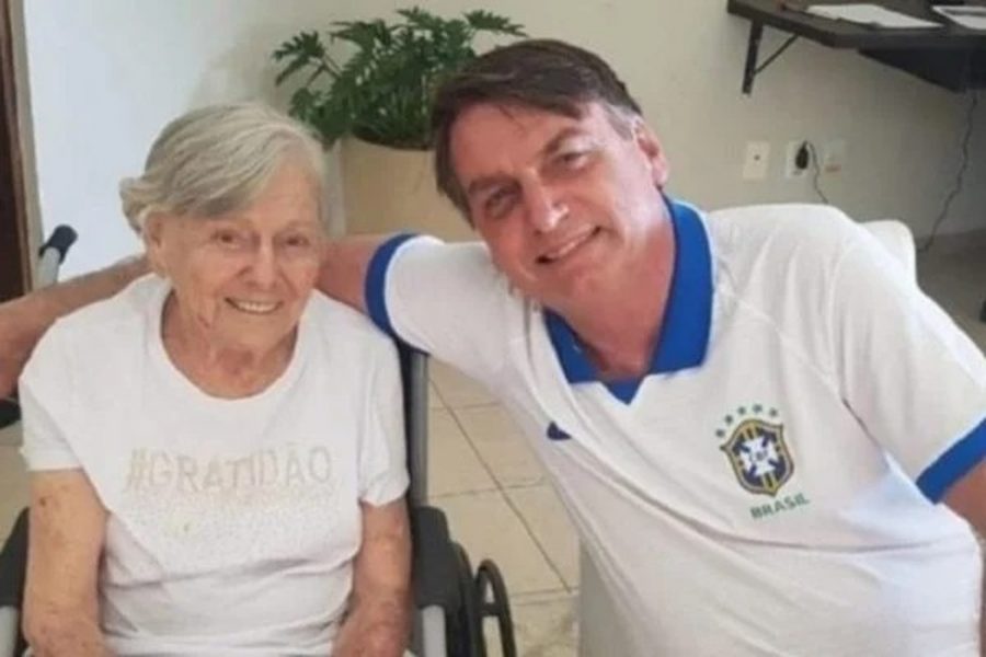 Mãe de Bolsonaro morre aos 94 anos, em SP