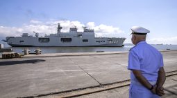 Porto de Paranaguá recebe fragata e navio-aeródromo de mais de 200 metros