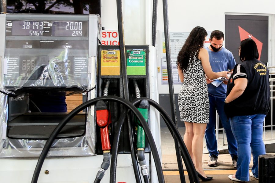 Procon notifica 80 postos de combustíveis em Maringá por aumento abusivo de preços