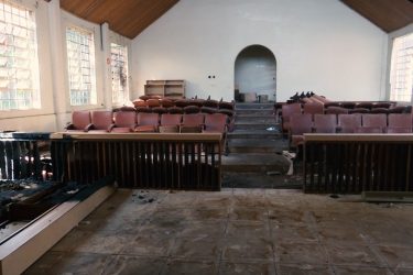 Dois palcos e a mesma história: fórum e teatro mostram descaso com dinheiro público em Marechal