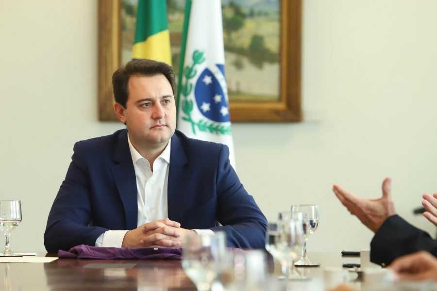 Aliança partidária? De olho na reeleição, Ratinho Júnior se reúne com executivos do MDB