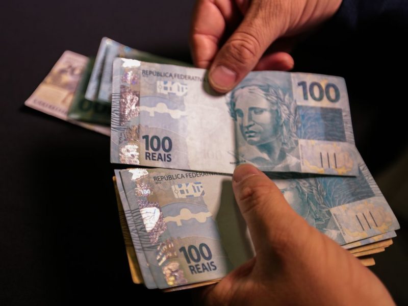 Golpe: mulher paga R$ 1 mil para “ganhar” geladeira em suposto sorteio da Copel