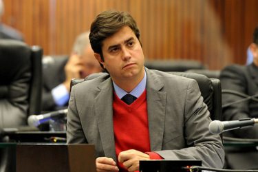 Ratinho Junior exonera cargos comissionados ligados a ex-deputado Silvestri