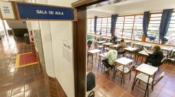 UEM suspende aulas presenciais apenas 3 dias após o retorno