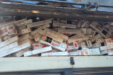 Caminhoneiro com histórico criminal é preso com 175 mil maços de cigarros em Tibagi