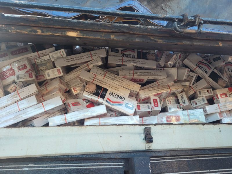 Caminhoneiro com histórico criminal é preso com 175 mil maços de cigarros em Tibagi