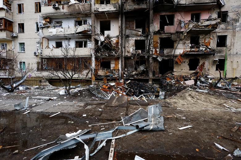 Mísseis atingem Kiev à espera de ataque russo; presidente ucraniano pede ajuda
