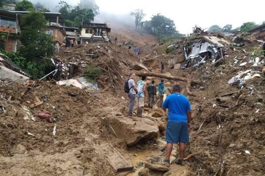 Sobe para 54 o número de mortos em deslizamentos de terra no RJ
