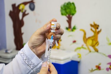 Covid: Curitiba aplicará segunda dose da vacina em crianças que tomaram Coronavac