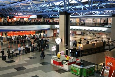 CCR assume administração de aeroportos de Curitiba e Foz do Iguaçu