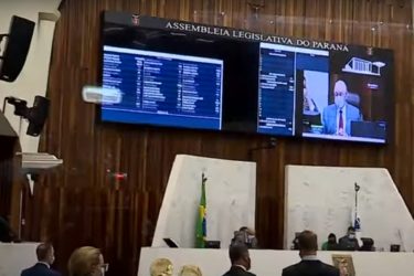 Em 1º turno, deputados aprovam aumento de 9% a servidores públicos estaduais