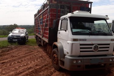 Bandidos mantêm caminhoneiros reféns durante 6 horas em Ivaté