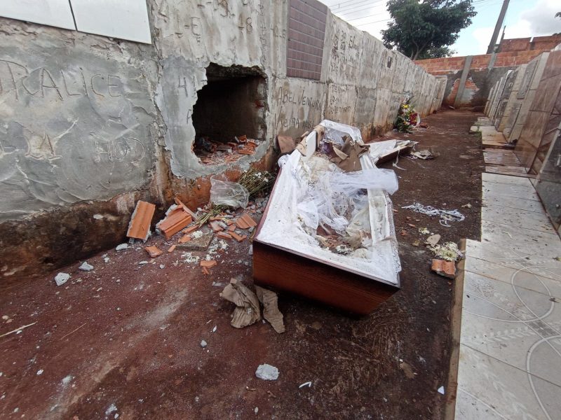 Túmulo de homem é violado em cemitério de Londrina