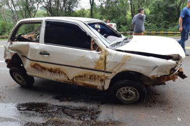 Jovem morre e dois ficam feridos em acidente em Candói; vítimas foram ejetadas