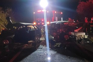 Adolescente morre após acidente na PR-490; motorista sem CNH tentava ultrapassagem