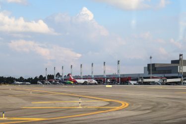 Aeroportos de Curitiba e Foz do Iguaçu têm novos voos regulares e extras; confira destinos