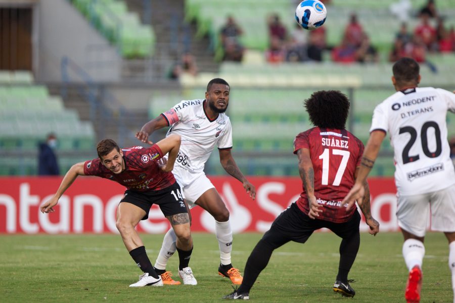 Caracas e Athletico empatam por 0 a 0, na estreia das equipes na Copa Libertadores