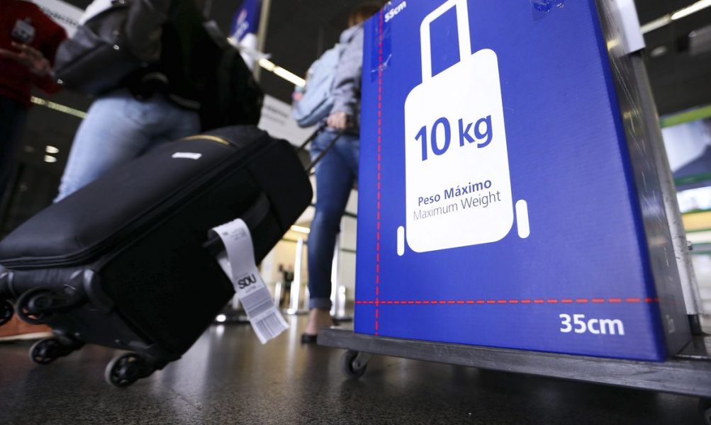 Deputados aprovam a retomada do despacho gratuito de bagagem em voos nacionais e internacionais