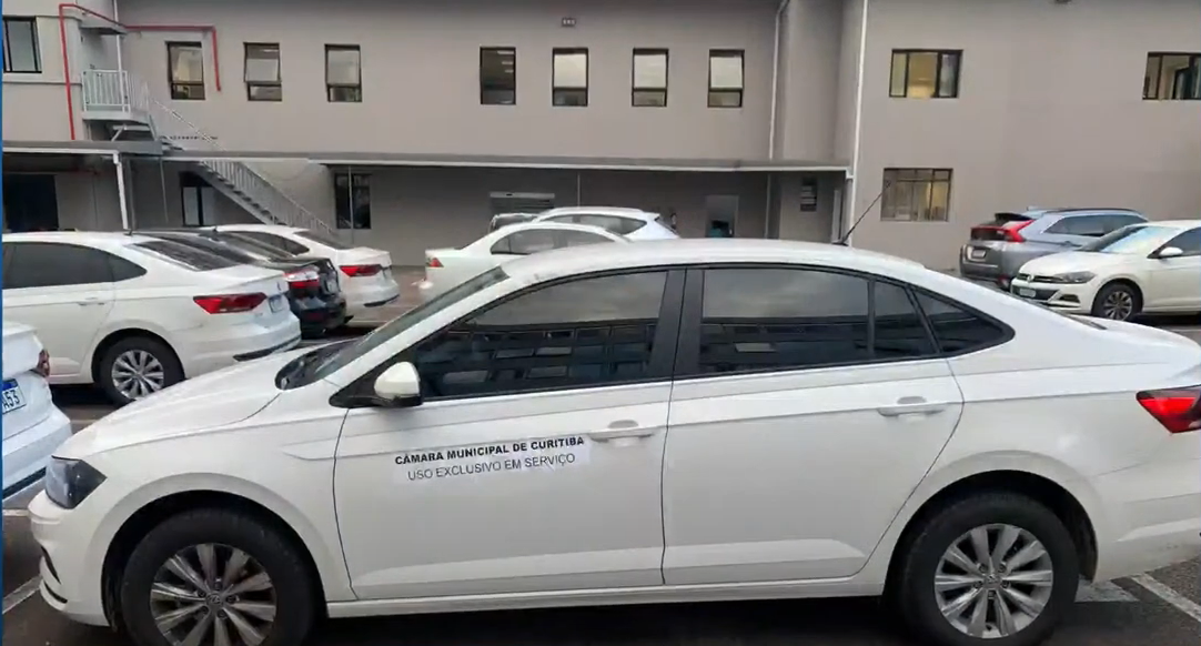 Câmara de Curitiba começa a identificar carros oficiais usados pelos vereadores