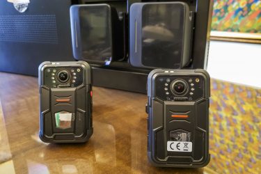 Instituições cobram uso de câmeras por policiais no PR; governo prevê compra de 500 equipamentos