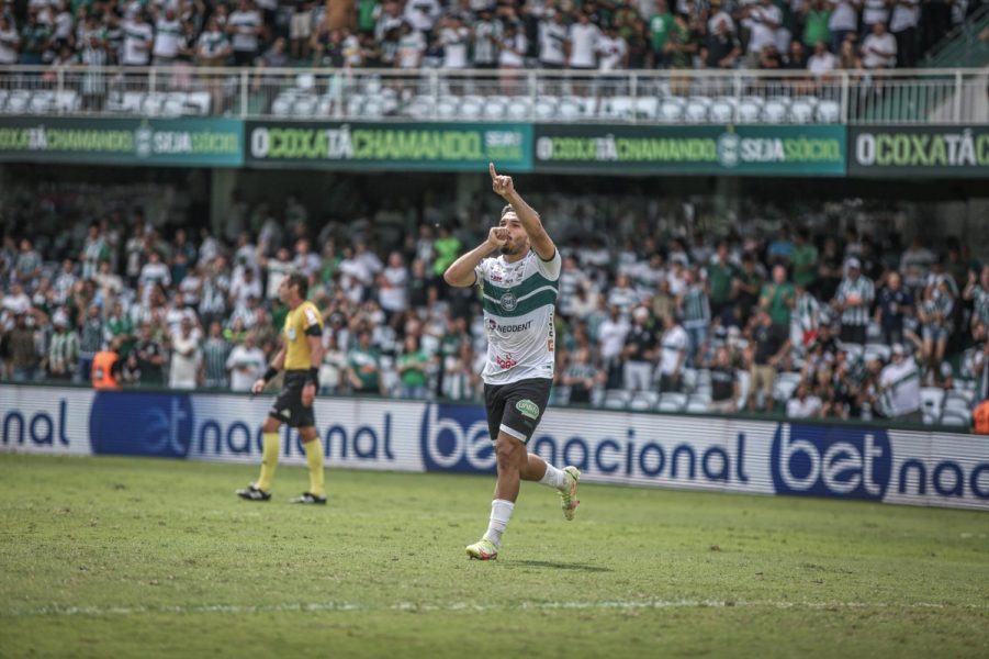 Coritiba defende boa campanha na temporada diante de irregular Santos