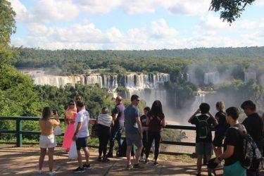 Feriado supera expectativa no turismo de Foz do Iguaçu