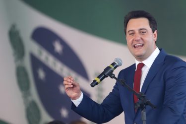 Ratinho Jr lidera disputa pelo governo do PR com 53% das intenções de votos, aponta IRG Pesquisa