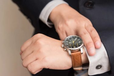 Ladrão rouba relógio Rolex avaliado em R$ 4 mil de pedestre, em Umuarama