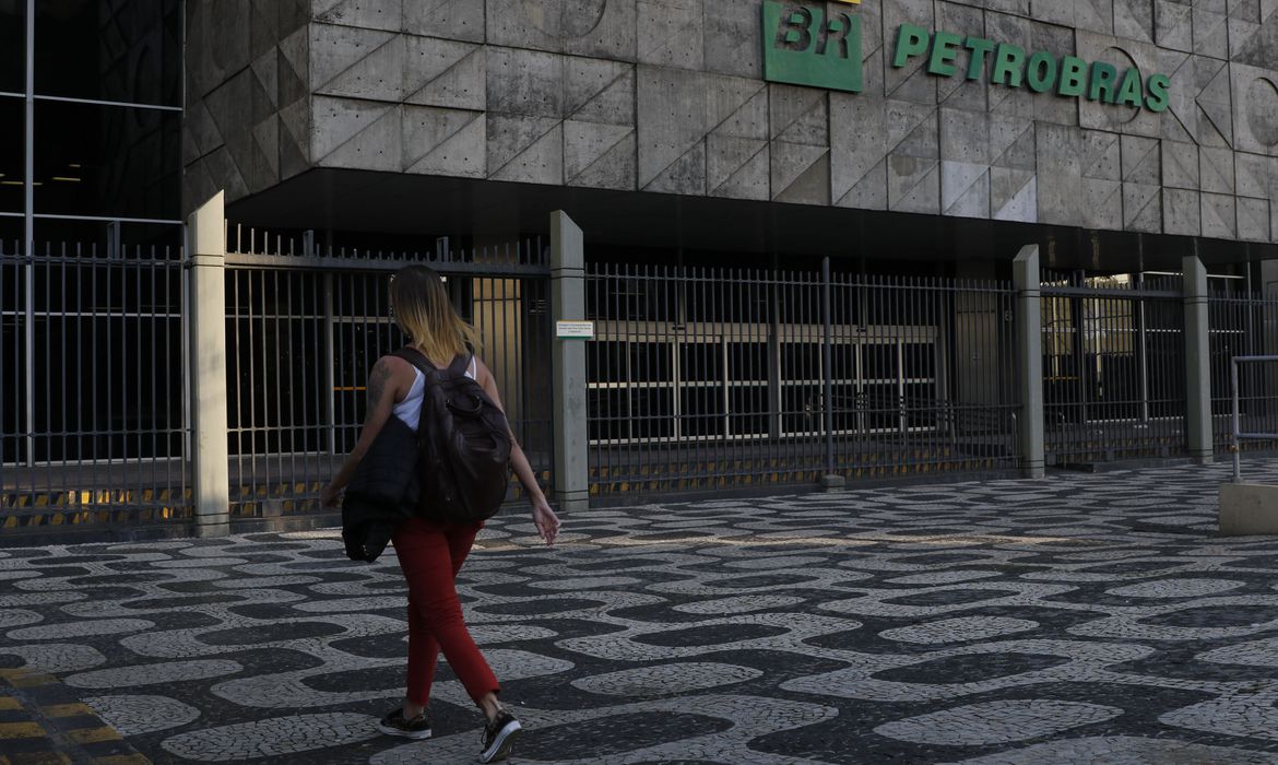 Petrobras abre 734 vagas para Programa Jovem Aprendiz em 15 estados - RIC  Mais