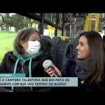 Argentina viraliza cantando dentro de ônibus na capital