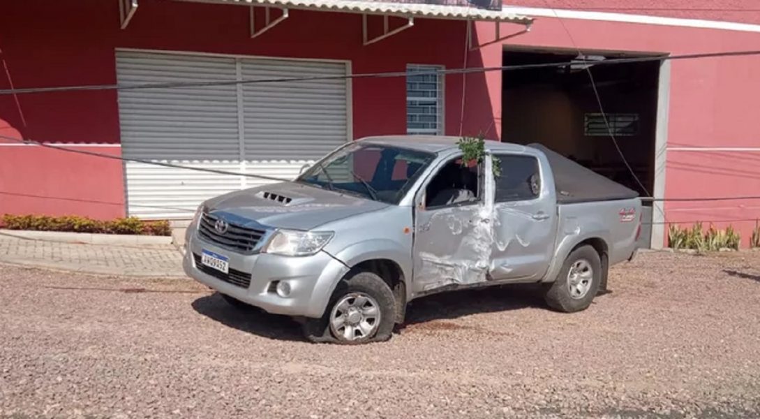 Policiais rodoviários se acidentam em perseguição a traficantes em Araucária