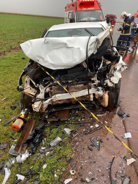 Motorista morre após batida de frente entre dois carros na PR-364